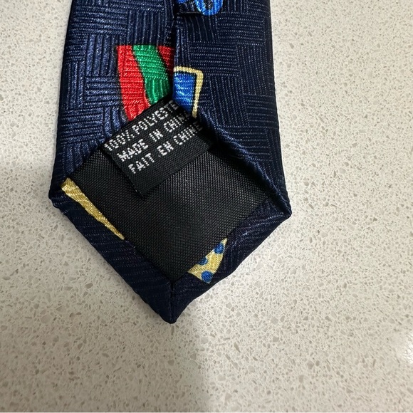 Novelty Christmas tie in guc - Picture 3 of 7